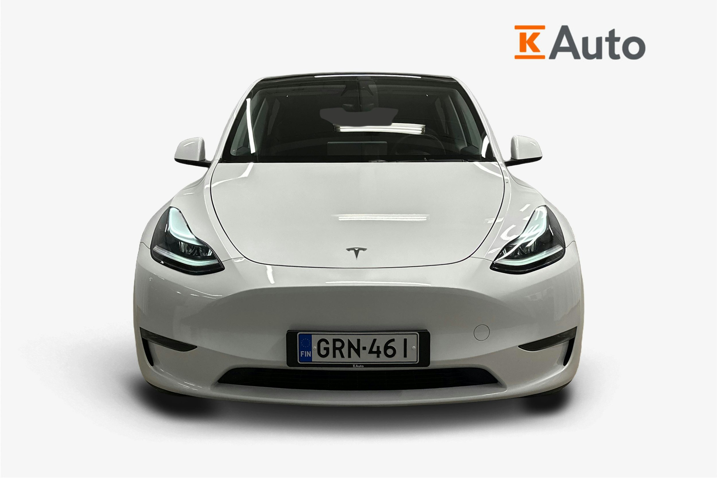 valkoinen Tesla Model Y 2023 kuva 4.