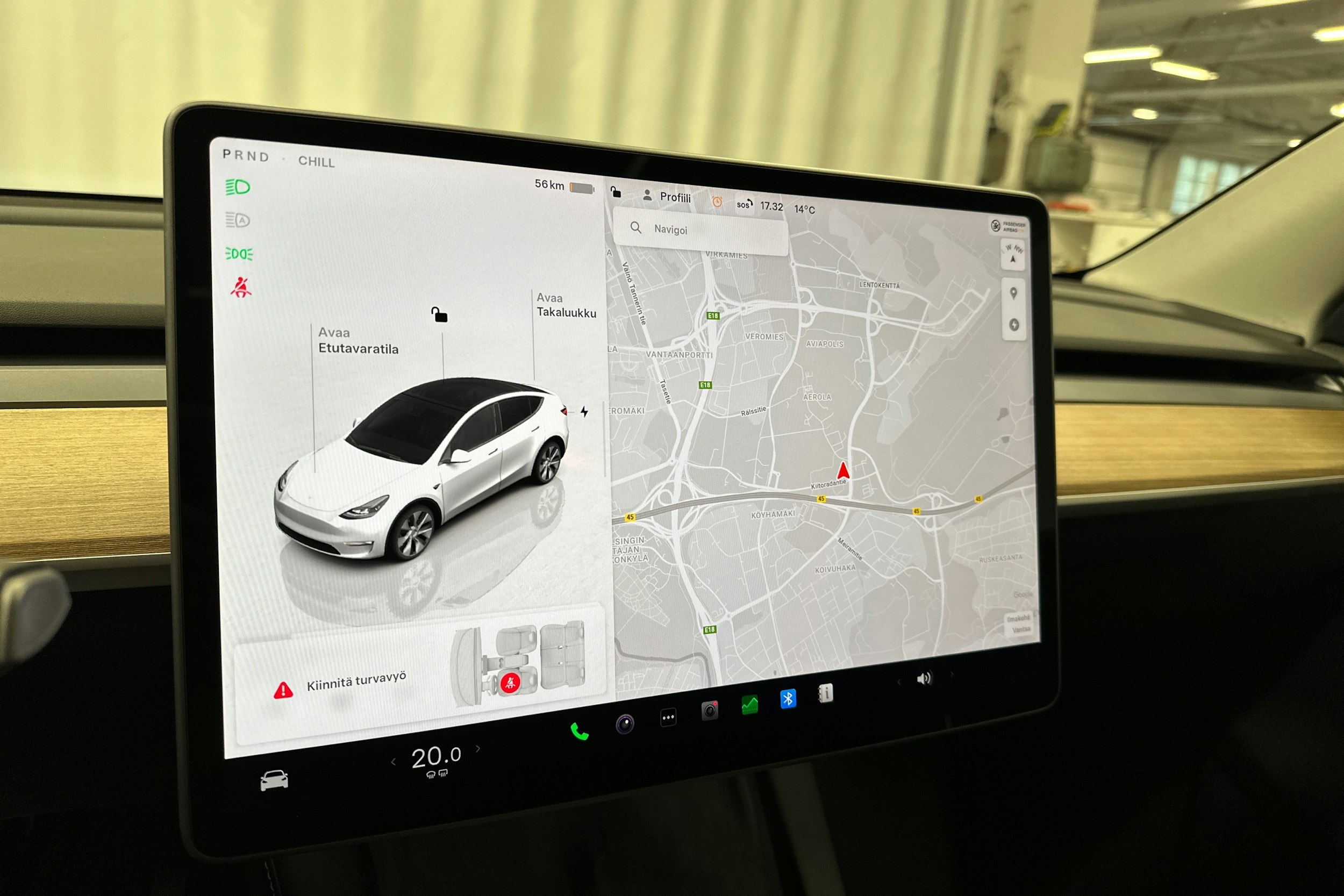 valkoinen Tesla Model Y 2023 kuva 12.
