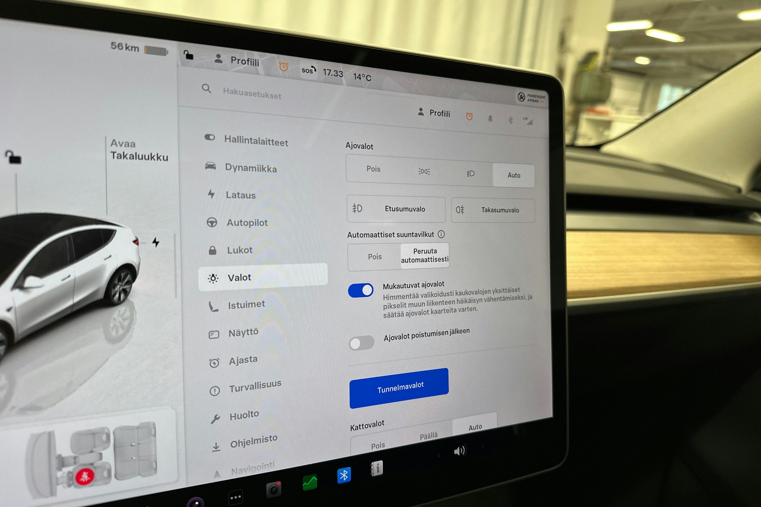 valkoinen Tesla Model Y 2023 kuva 15.