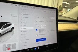 valkoinen Tesla Model Y 2023 kuva 15.