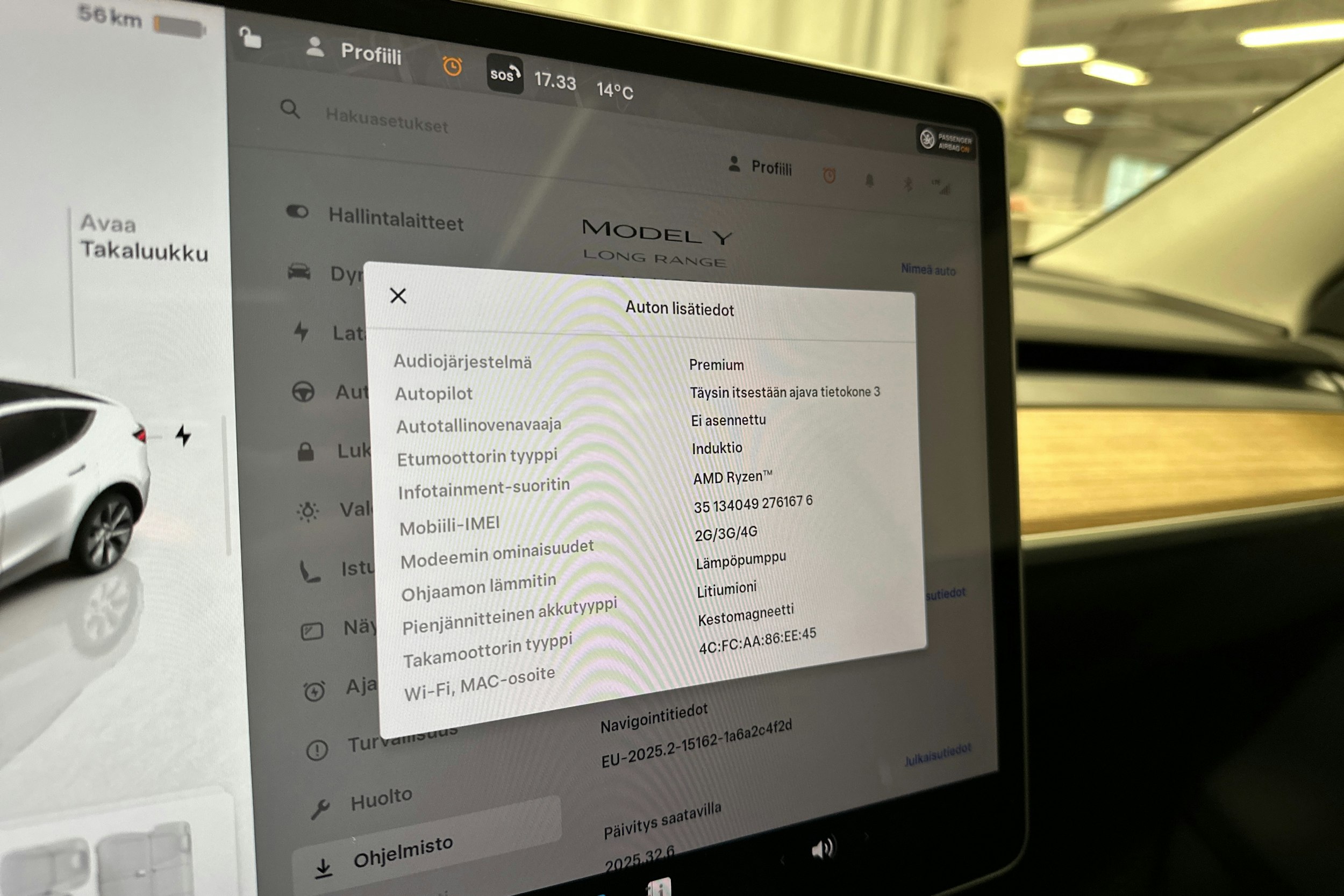 valkoinen Tesla Model Y 2023 kuva 17.