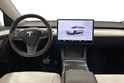 valkoinen Tesla Model Y 2023 kuva 9.