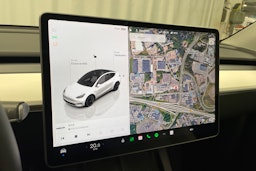 valkoinen Tesla Model Y 2023 kuva 14.