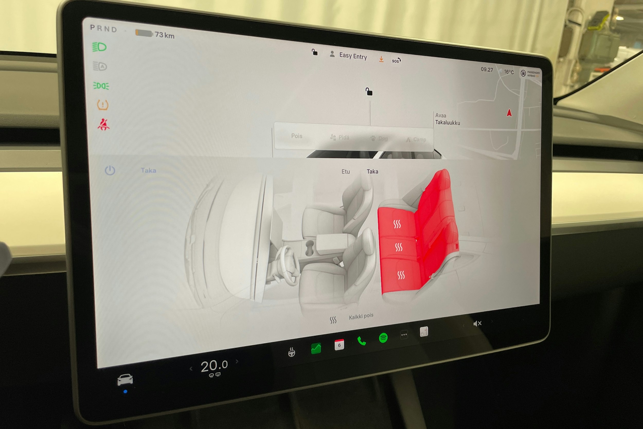 valkoinen Tesla Model Y 2023 kuva 18.