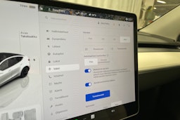 valkoinen Tesla Model Y 2023 kuva 21.