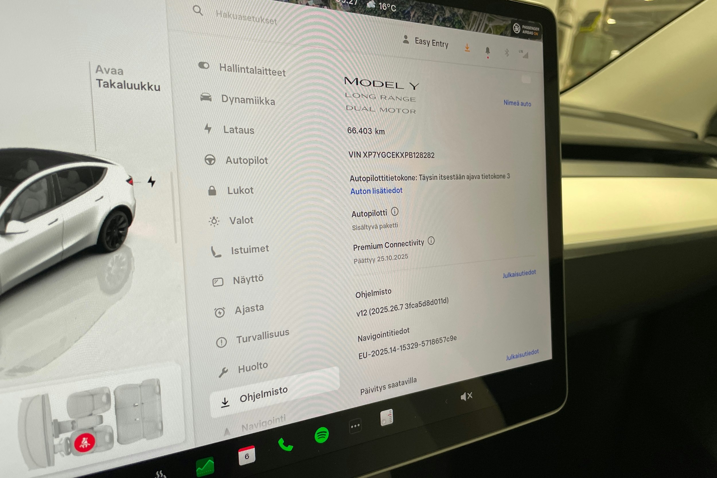 valkoinen Tesla Model Y 2023 kuva 22.