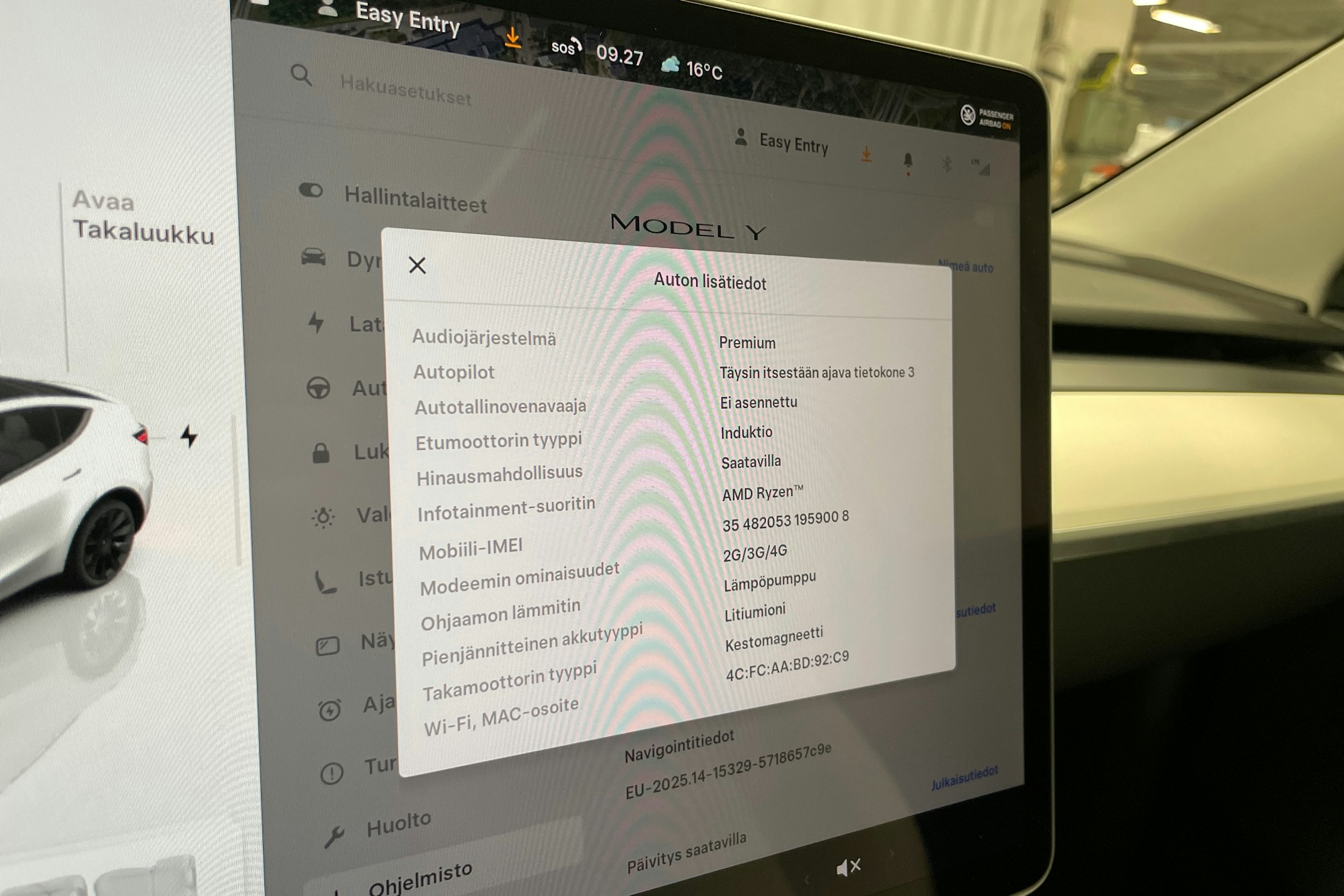 valkoinen Tesla Model Y 2023 kuva 23.