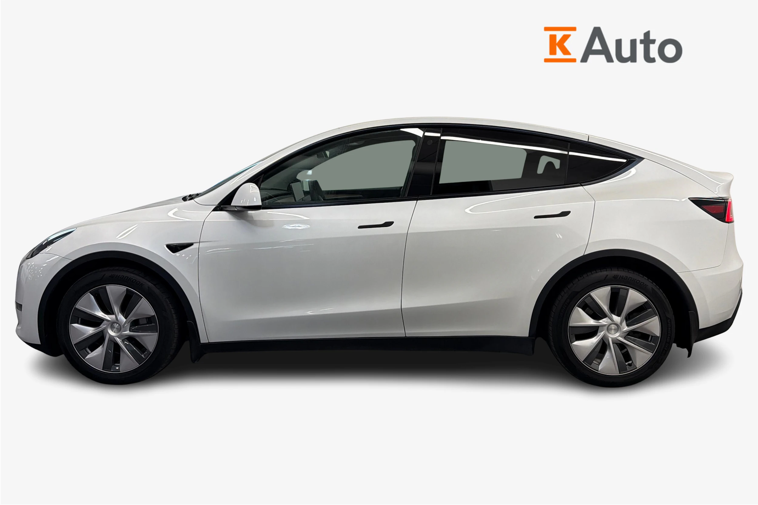 Valkoinen Tesla Model Y 2023 kuva 5.