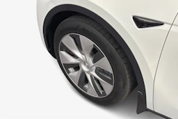 Valkoinen Tesla Model Y 2023 kuva 9.