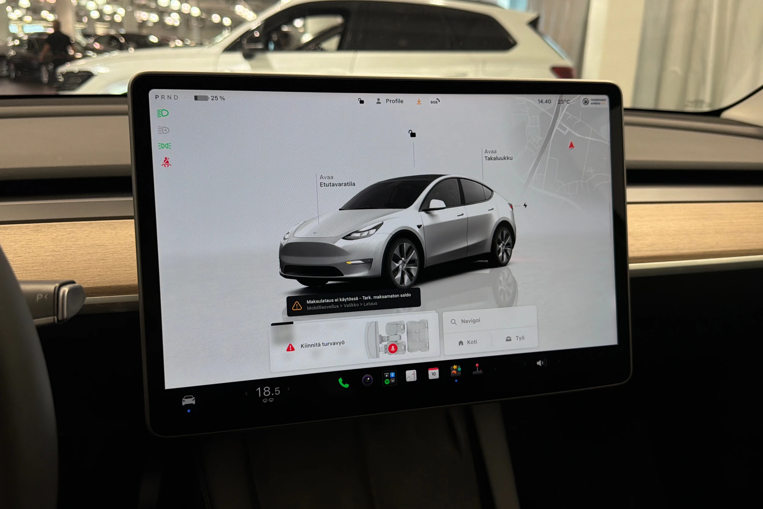 Valkoinen Tesla Model Y 2023 kuva 19.