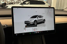 Valkoinen Tesla Model Y 2023 kuva 19.