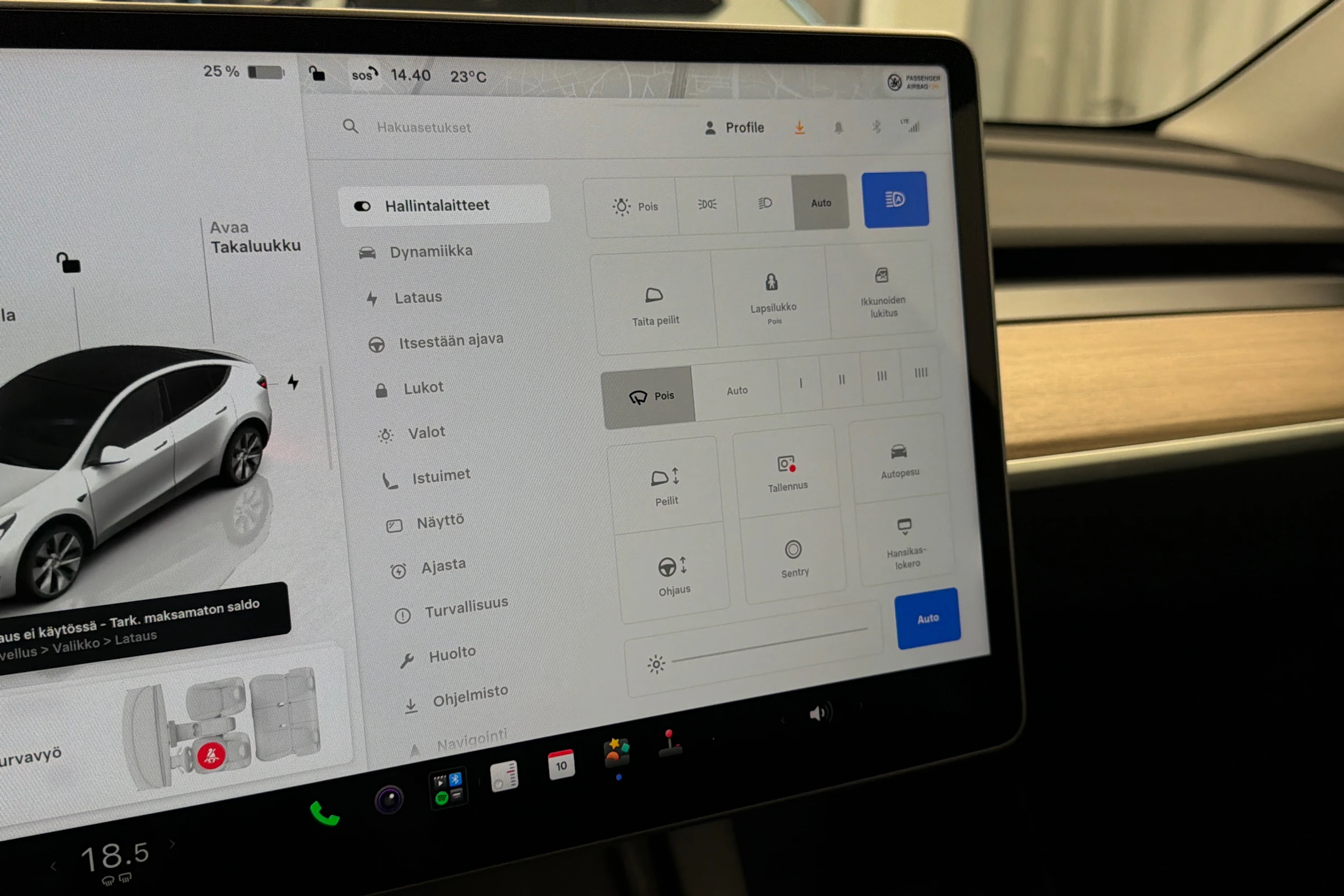 Valkoinen Tesla Model Y 2023 kuva 20.