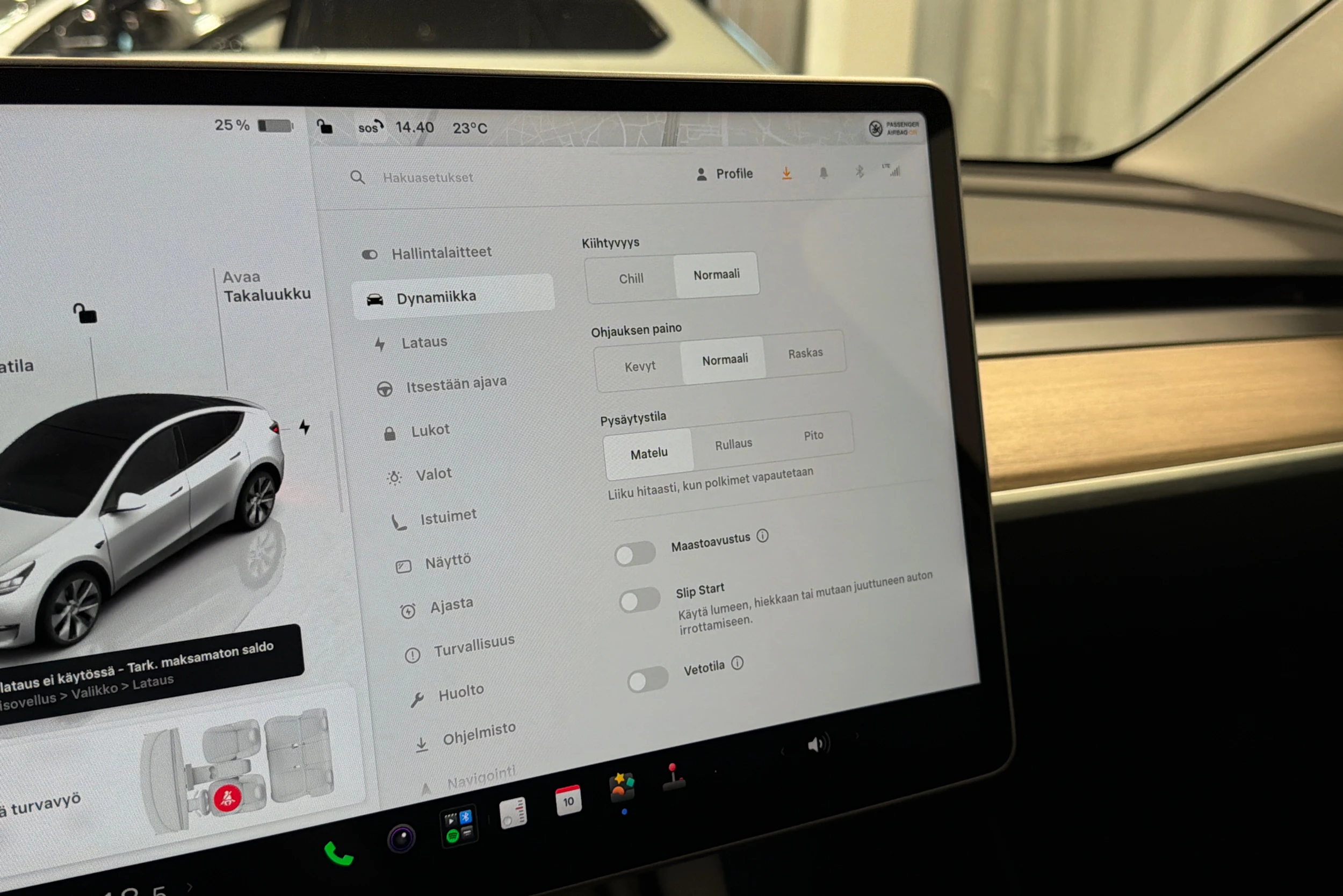 Valkoinen Tesla Model Y 2023 kuva 21.
