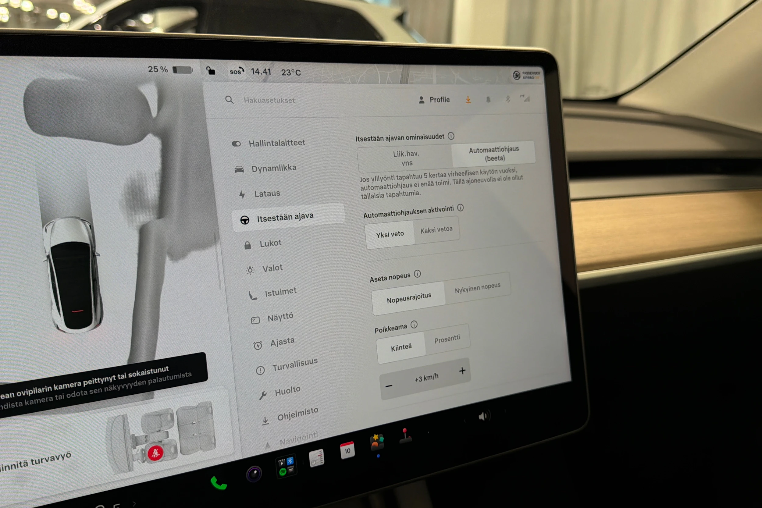 Valkoinen Tesla Model Y 2023 kuva 22.