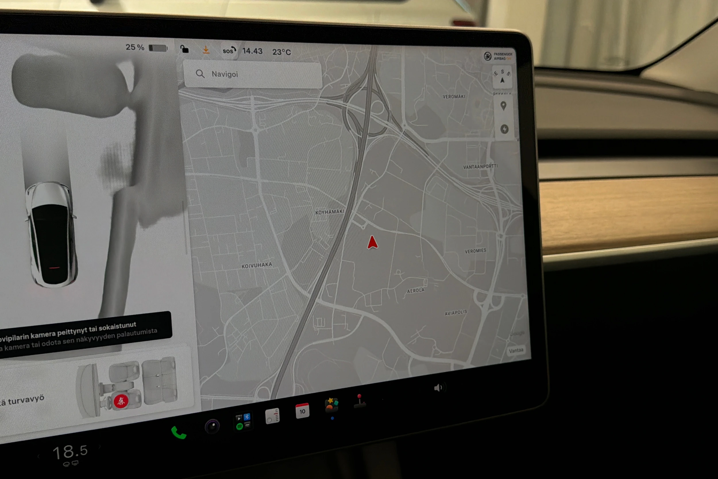 Valkoinen Tesla Model Y 2023 kuva 24.
