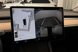 Valkoinen Tesla Model Y 2023 kuva 25.
