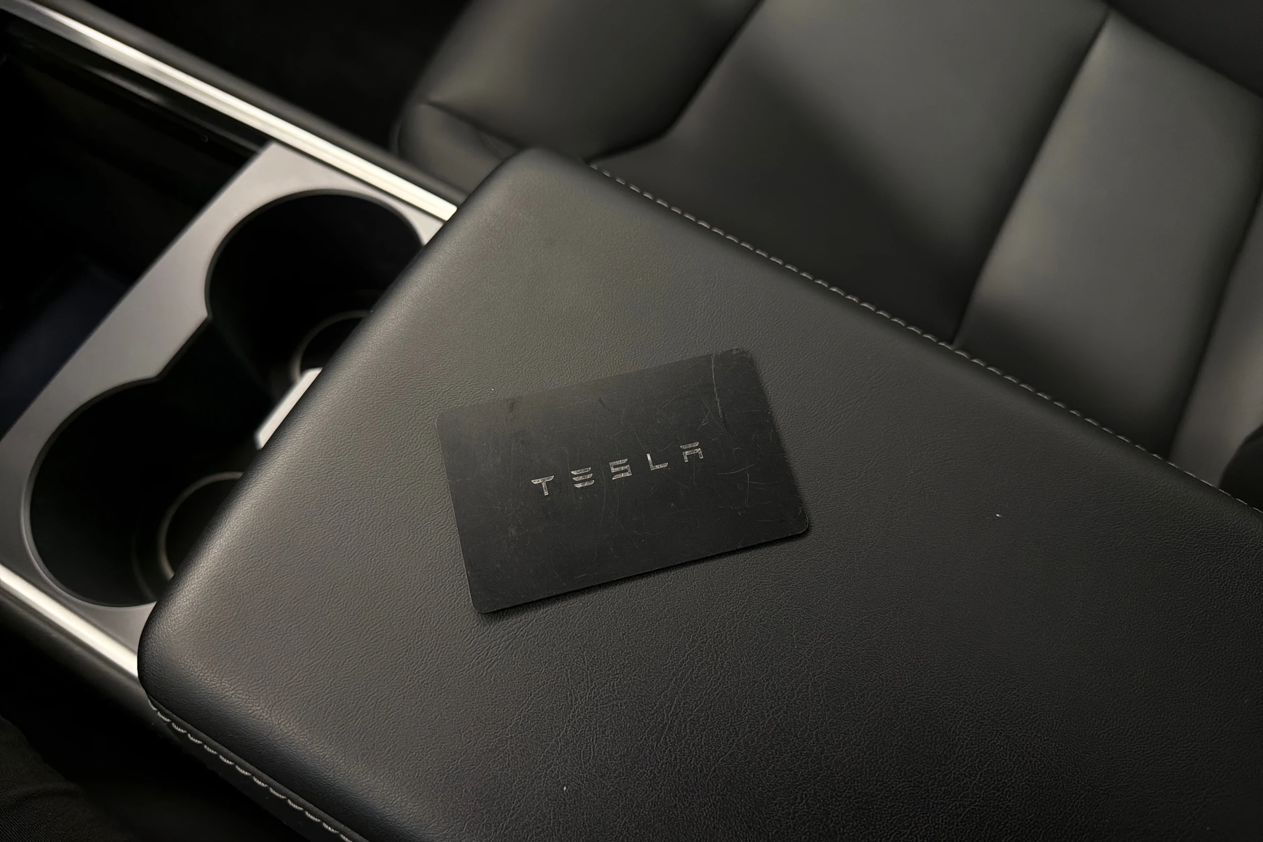 Valkoinen Tesla Model Y 2023 kuva 28.