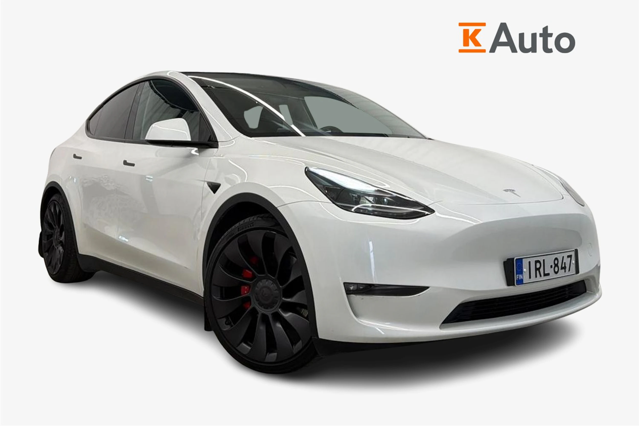 valkoinen Tesla Model Y 2023 kuva 1.