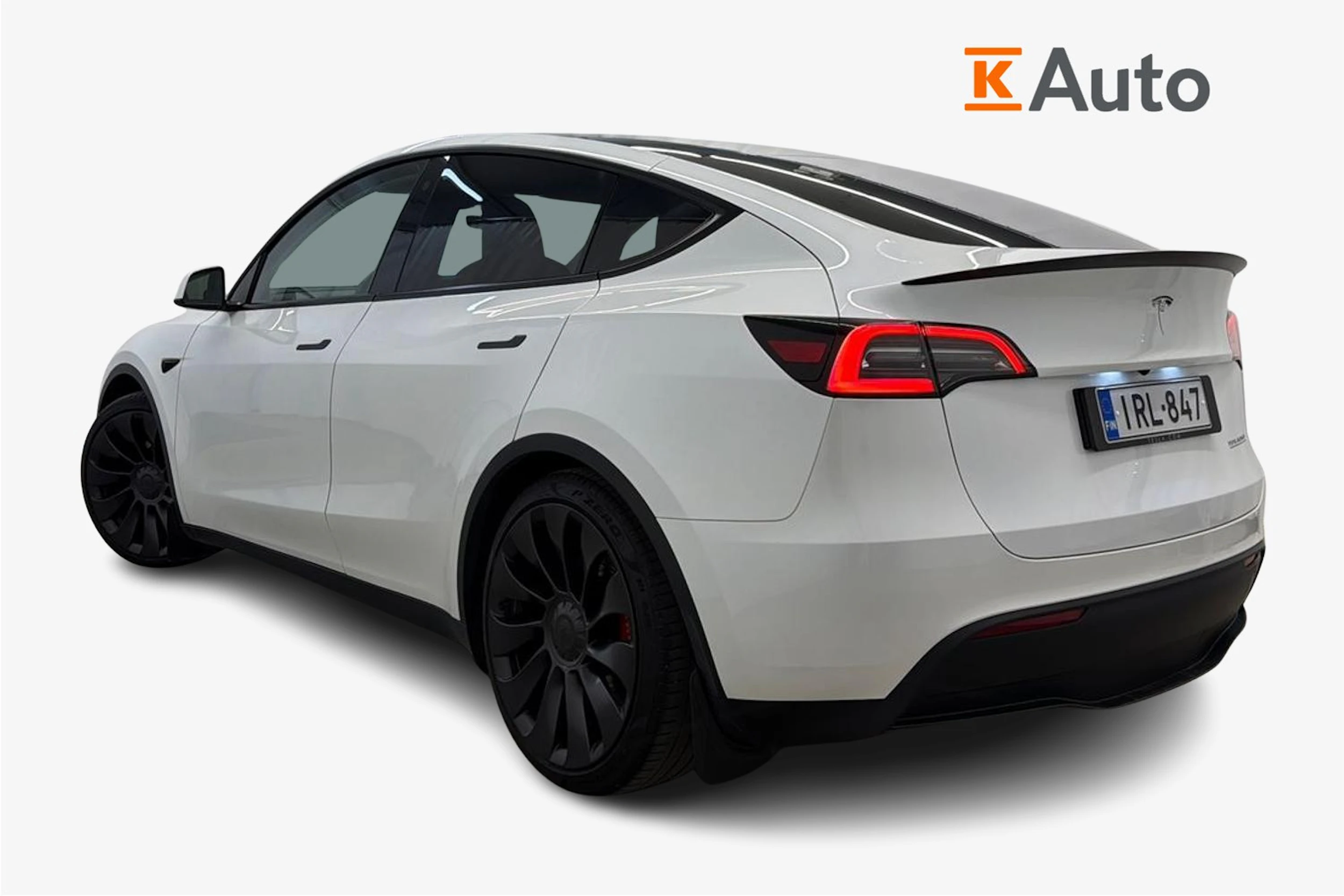 valkoinen Tesla Model Y 2023 kuva 3.