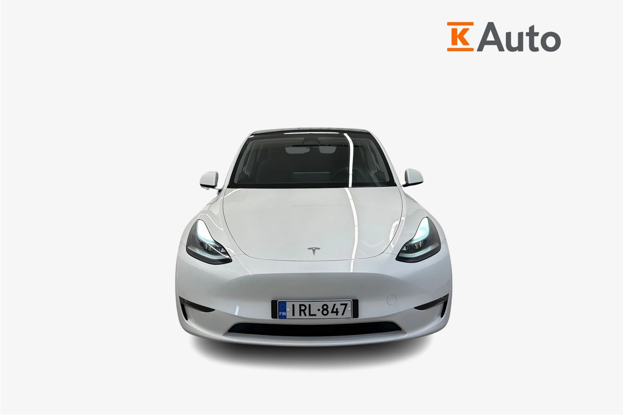 valkoinen Tesla Model Y 2023 kuva 5.