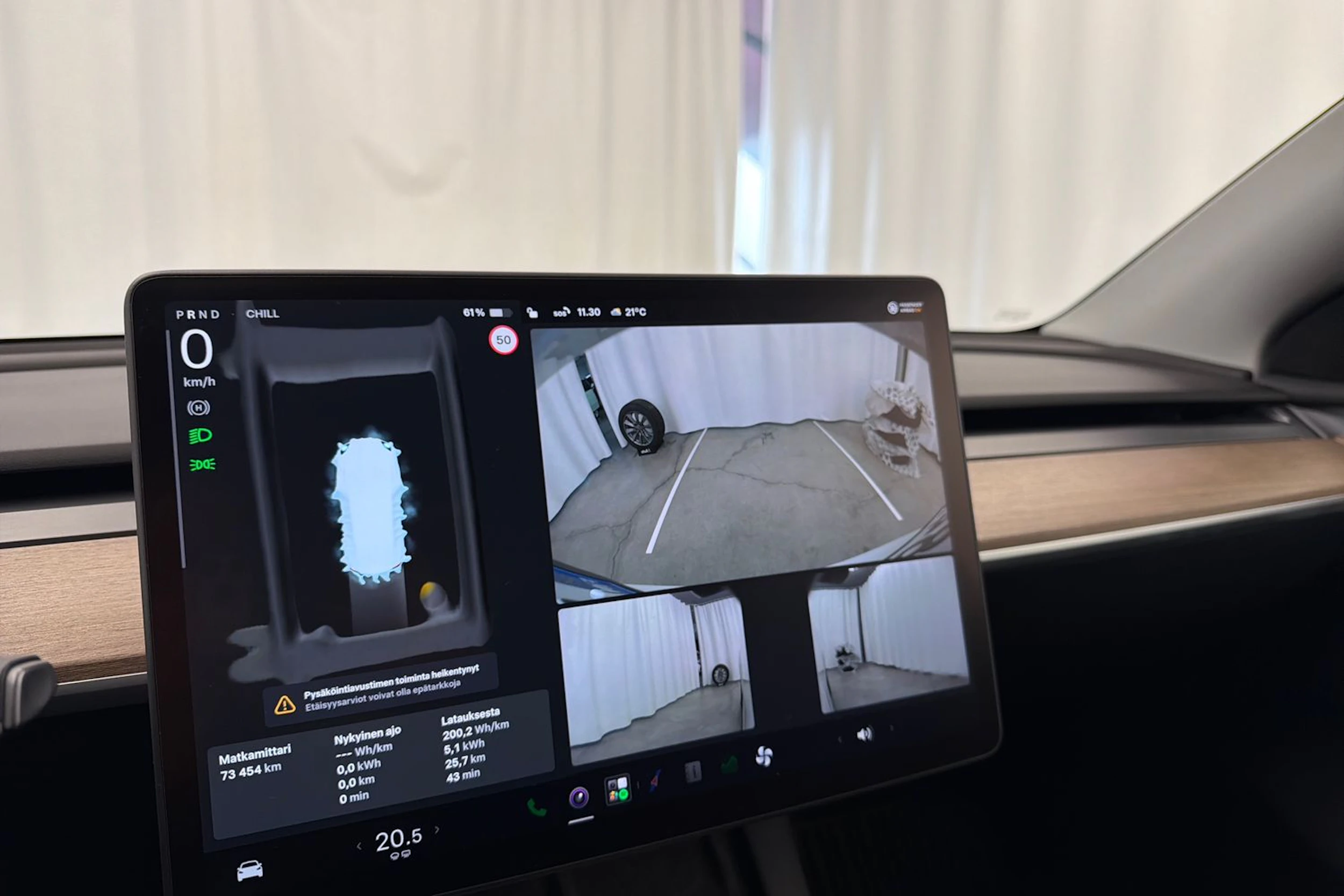 valkoinen Tesla Model Y 2023 kuva 30.