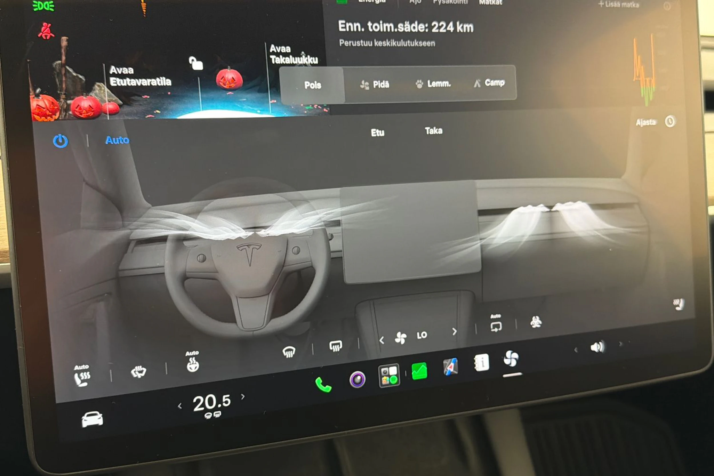 valkoinen Tesla Model Y 2023 kuva 32.