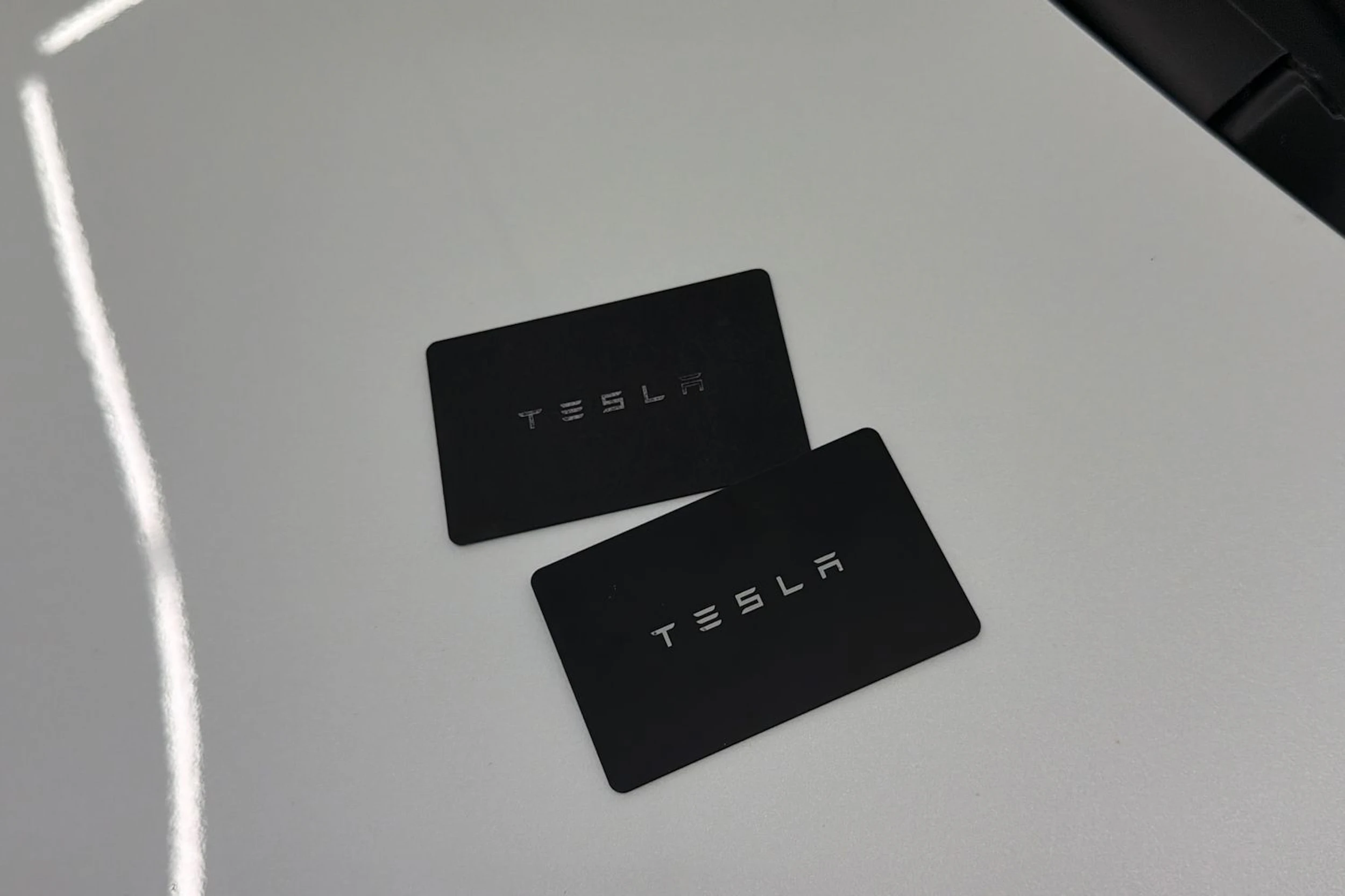 valkoinen Tesla Model Y 2023 kuva 35.