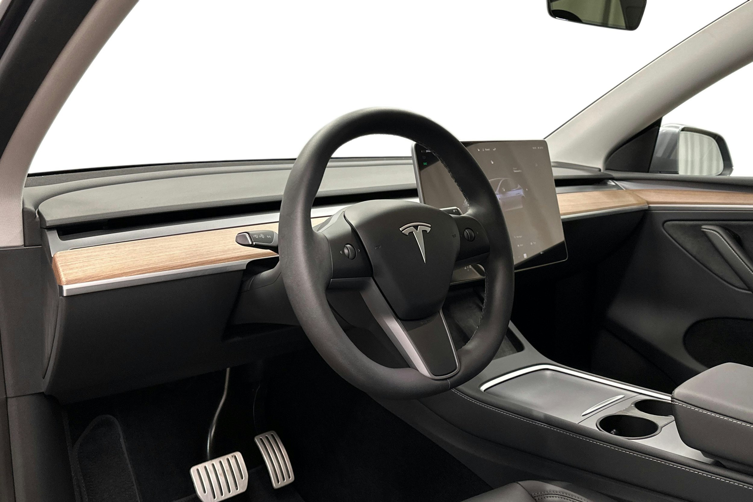 harmaa Tesla Model Y 2023 kuva 7.