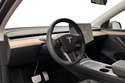 harmaa Tesla Model Y 2023 kuva 7.