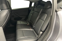 harmaa Tesla Model Y 2023 kuva 10.