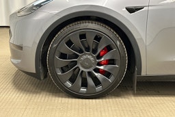 harmaa Tesla Model Y 2023 kuva 11.