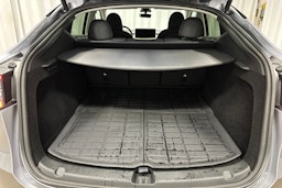 harmaa Tesla Model Y 2023 kuva 14.