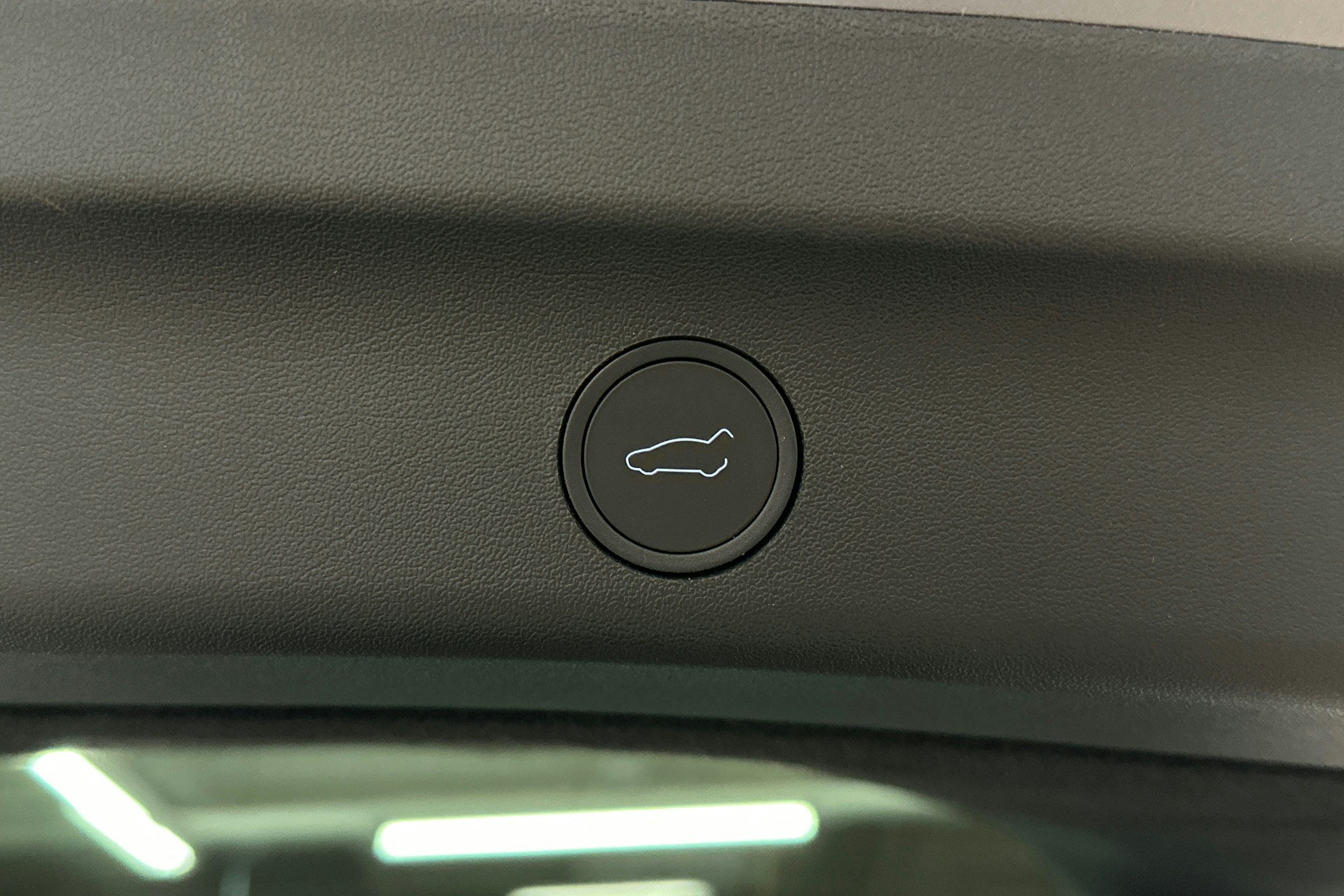 harmaa Tesla Model Y 2023 kuva 15.