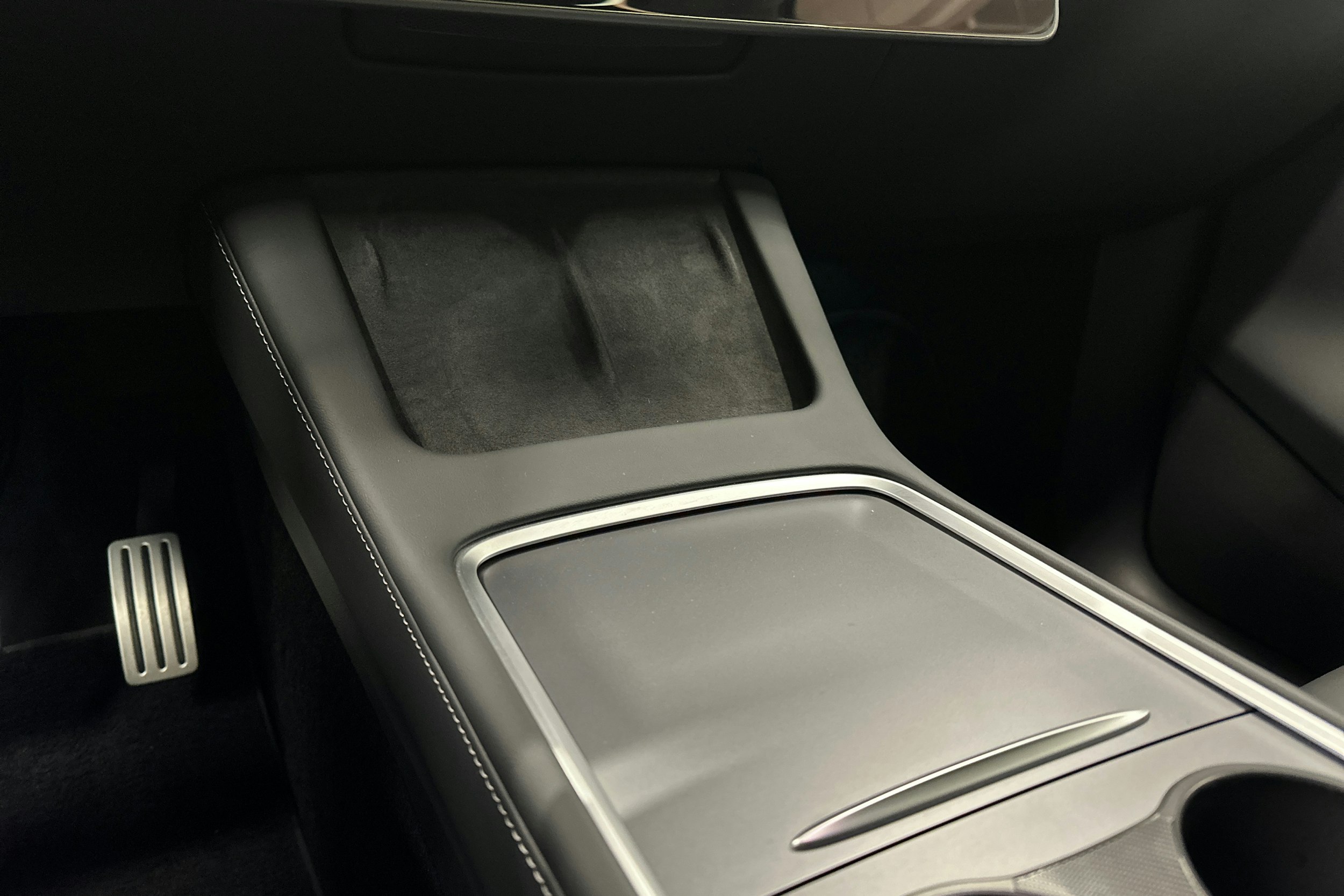 harmaa Tesla Model Y 2023 kuva 16.