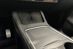 harmaa Tesla Model Y 2023 kuva 16.