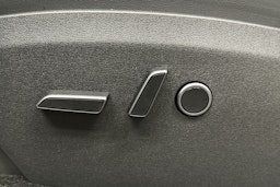 harmaa Tesla Model Y 2023 kuva 19.
