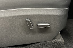 harmaa Tesla Model Y 2023 kuva 20.