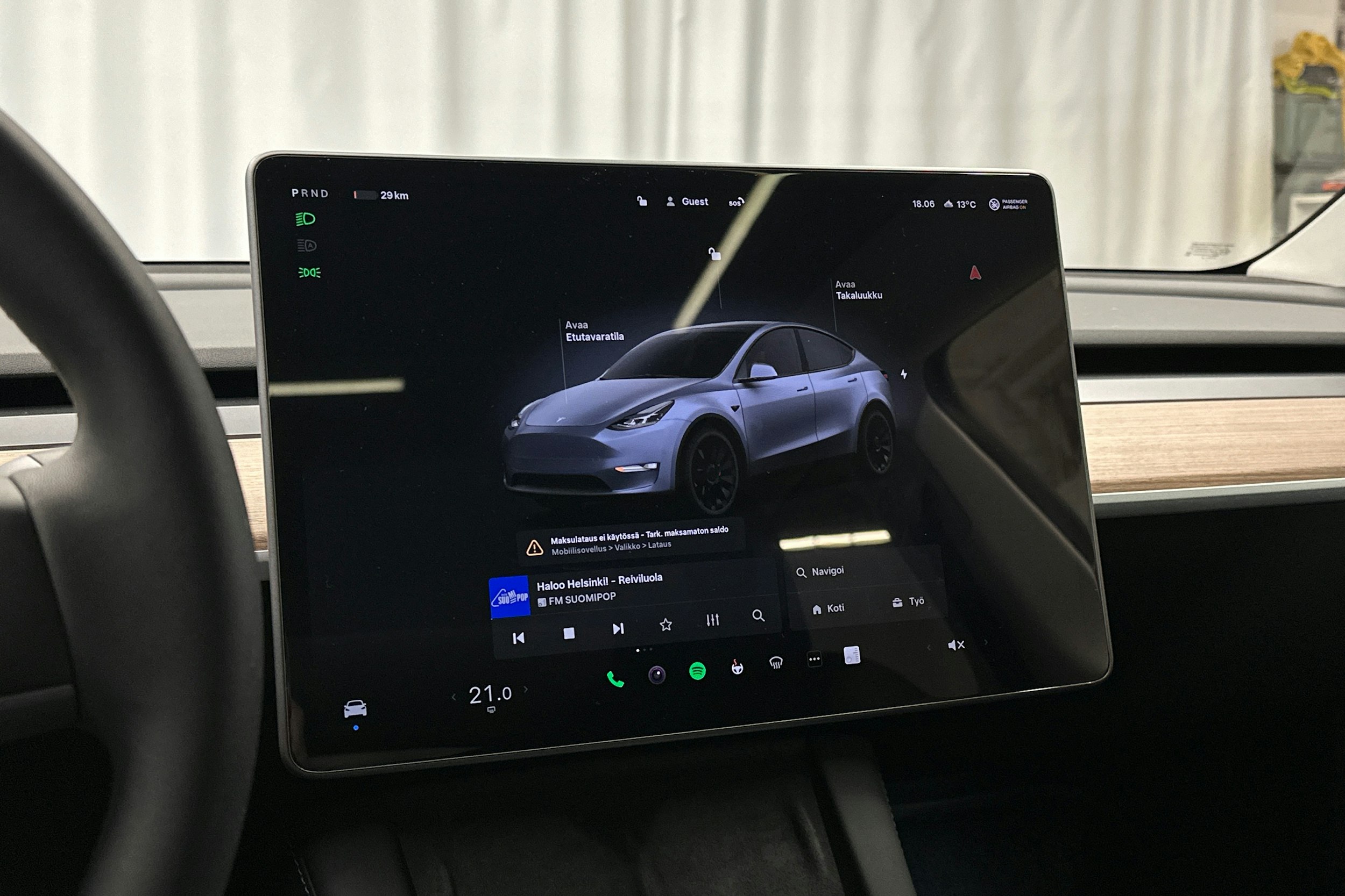 harmaa Tesla Model Y 2023 kuva 21.