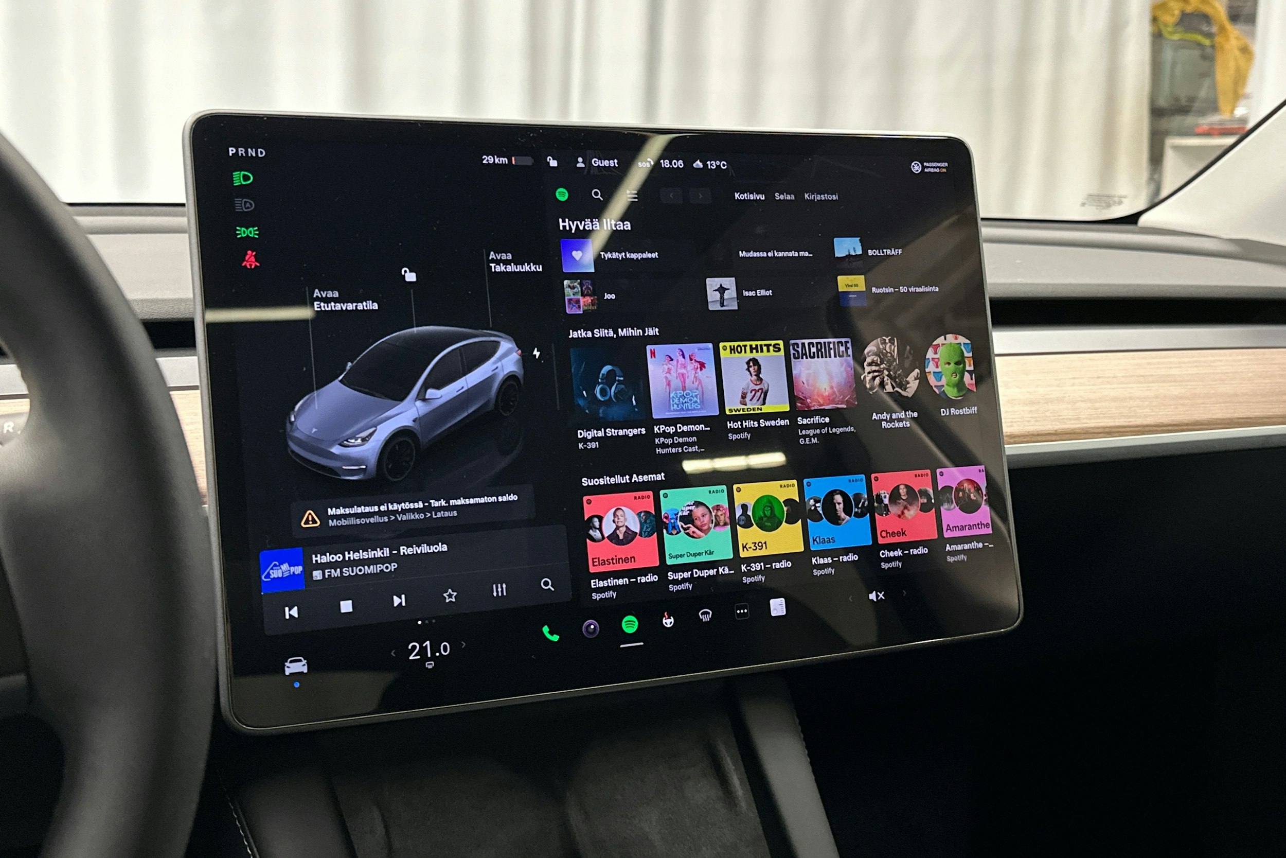 harmaa Tesla Model Y 2023 kuva 23.