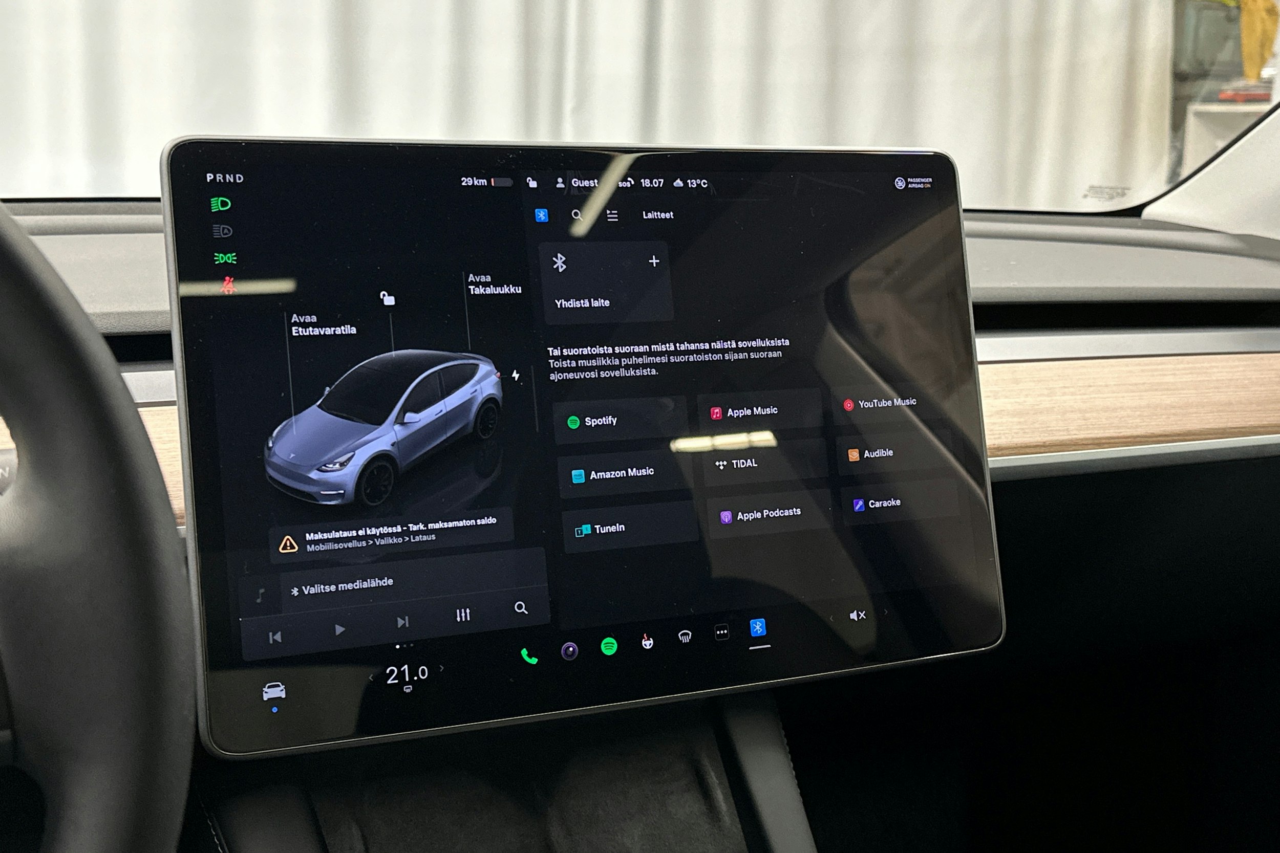 harmaa Tesla Model Y 2023 kuva 24.