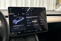 harmaa Tesla Model Y 2023 kuva 24.