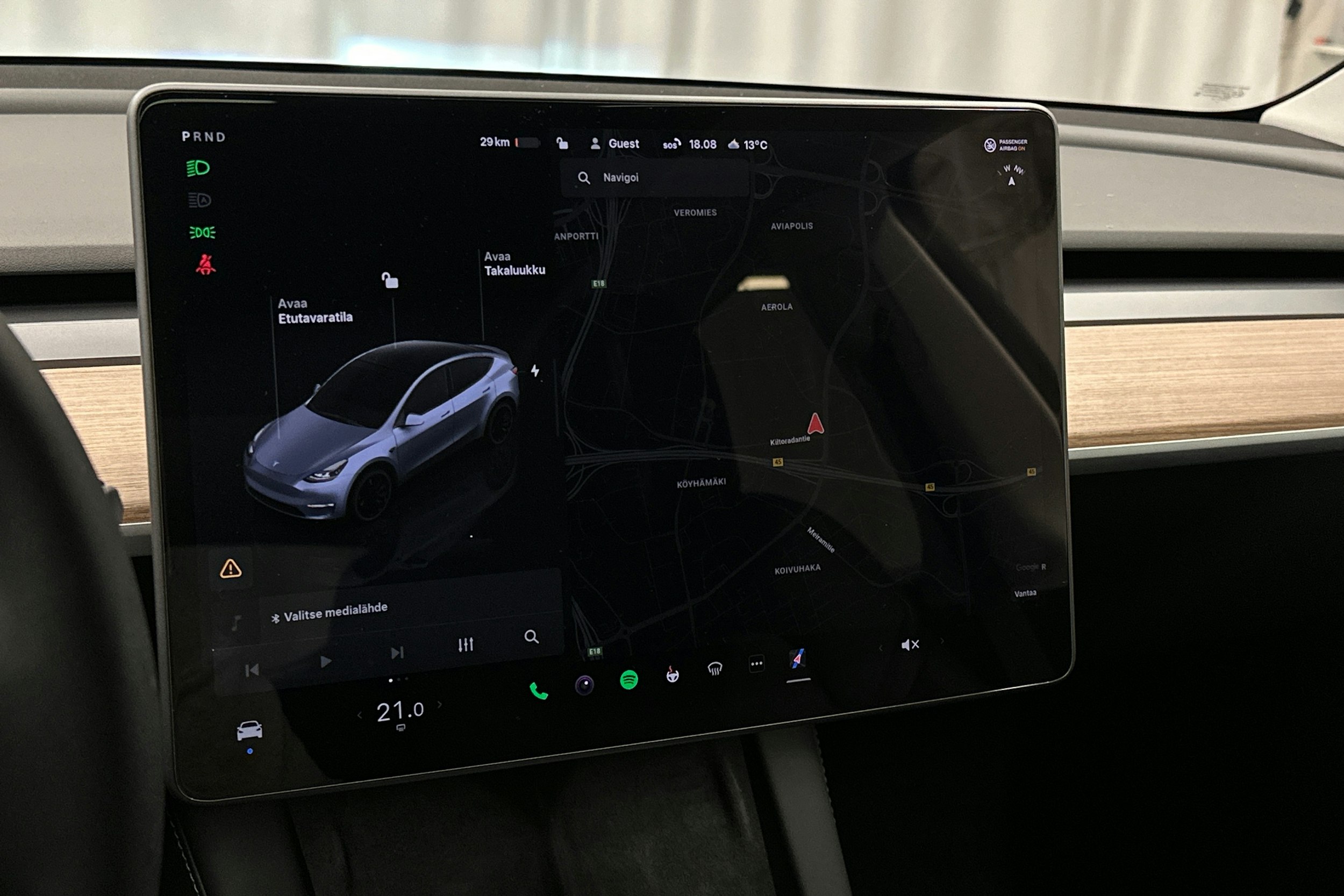harmaa Tesla Model Y 2023 kuva 28.