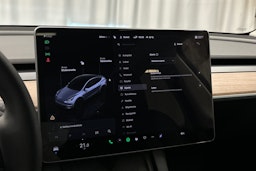 harmaa Tesla Model Y 2023 kuva 29.