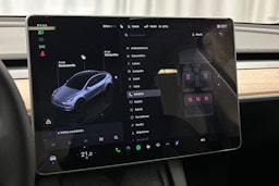 harmaa Tesla Model Y 2023 kuva 30.