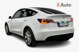 valkoinen Tesla Model Y 2023 kuva 2.