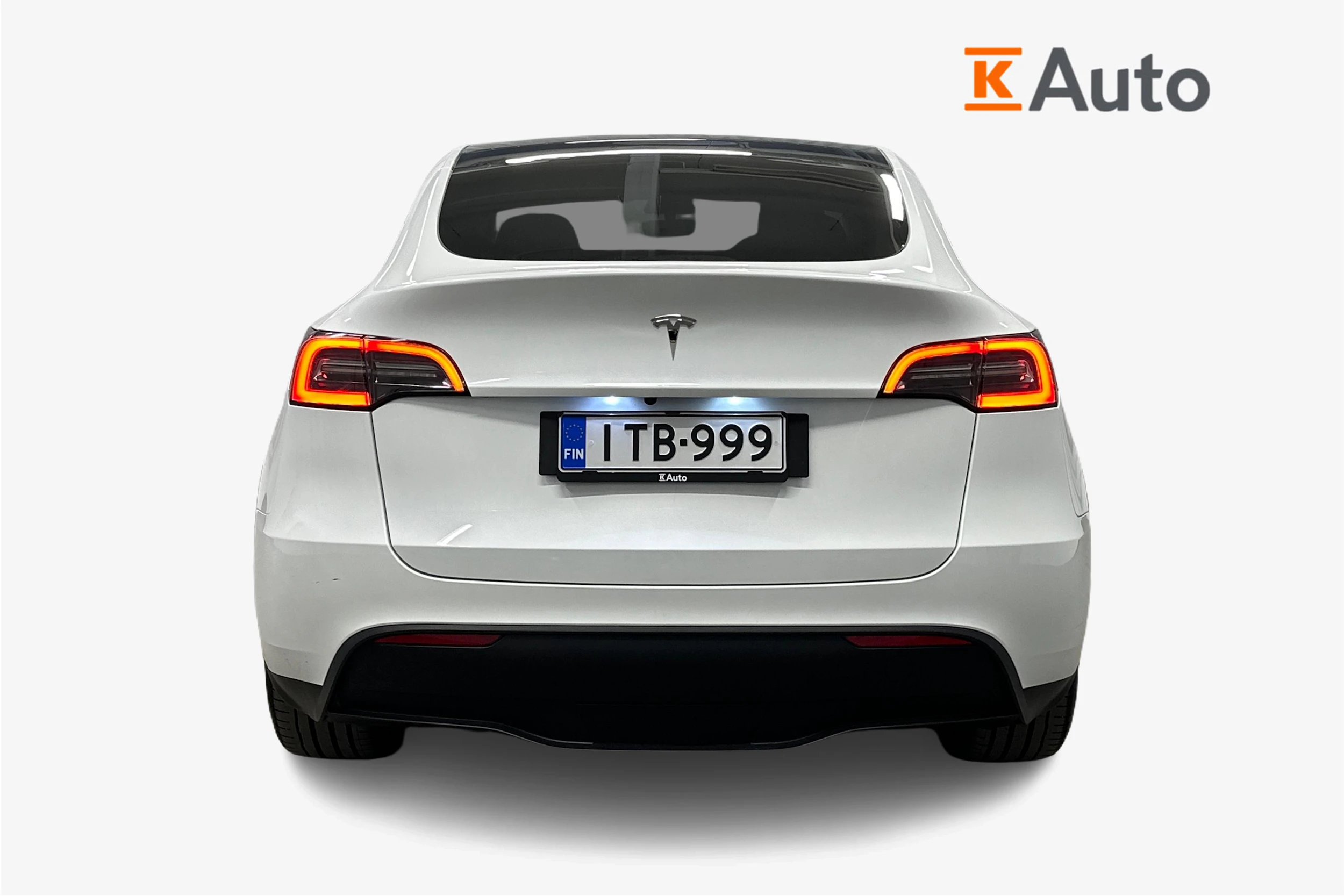 valkoinen Tesla Model Y 2023 kuva 3.
