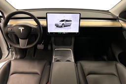 valkoinen Tesla Model Y 2023 kuva 7.