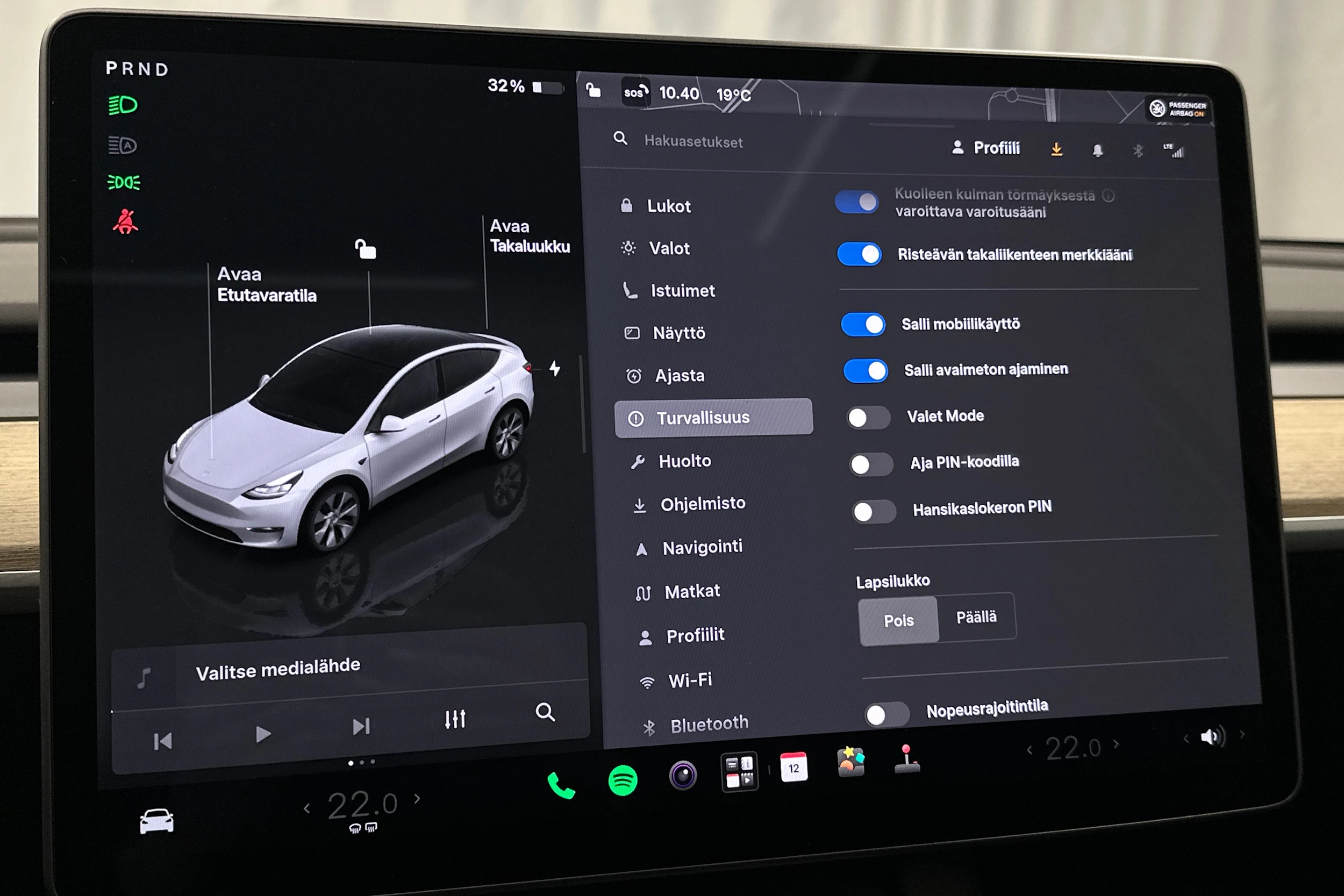 valkoinen Tesla Model Y 2023 kuva 20.