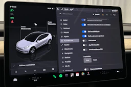 valkoinen Tesla Model Y 2023 kuva 20.