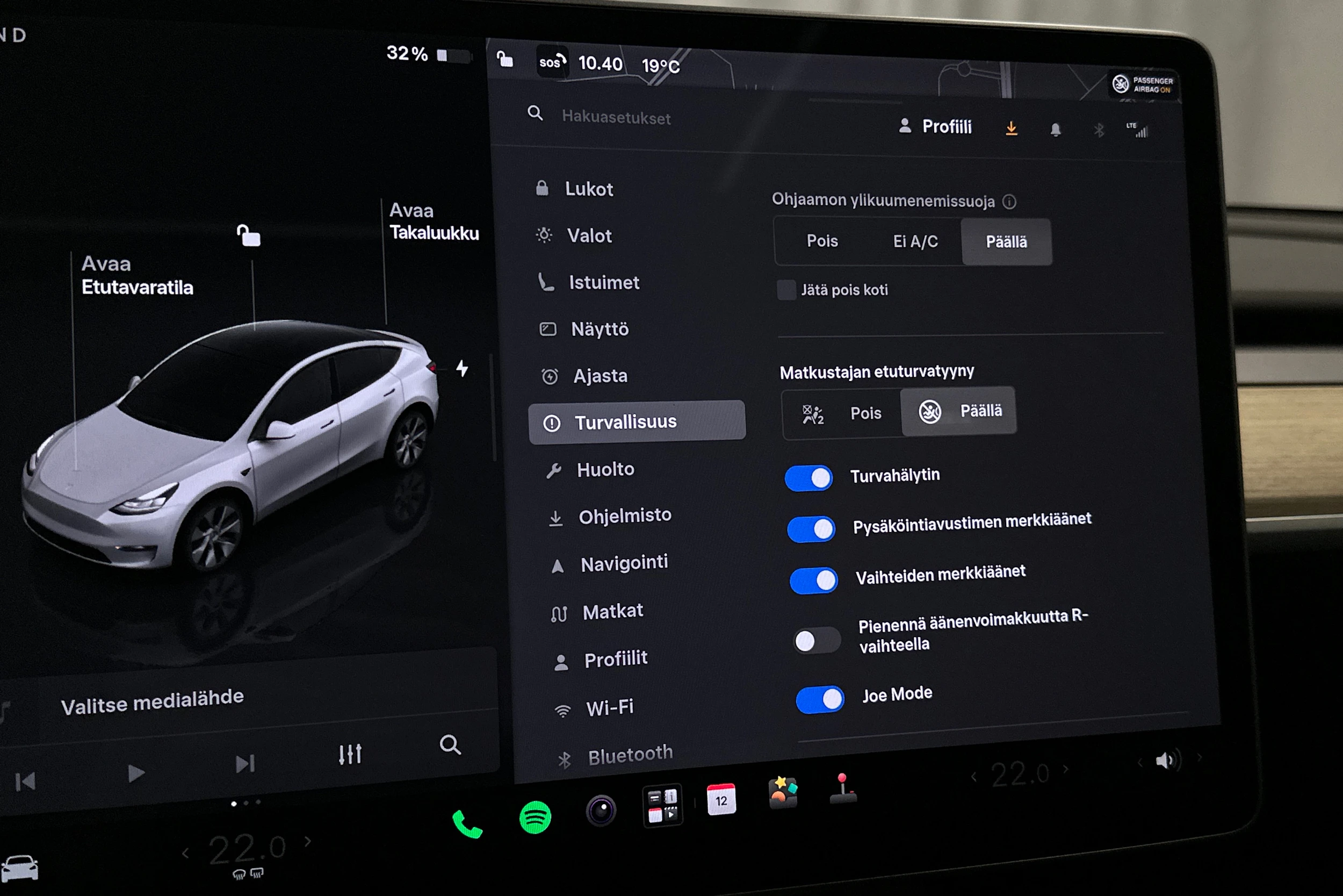 valkoinen Tesla Model Y 2023 kuva 21.